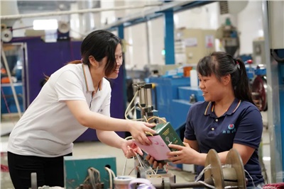 感恩母亲 送爱到岗 | 湘联电缆开展母亲节关爱活动！