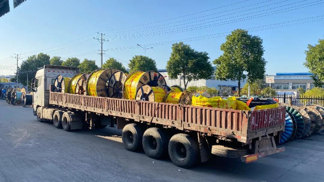 服务不停 发货不止 服务客户我们一直在路上！